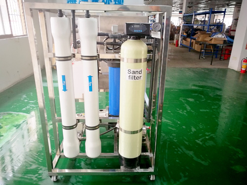 Seawater desalination machine for boat